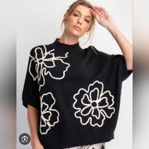 Easel EUC Size Medium Oversized Black Floral Women's Top 29 PTP